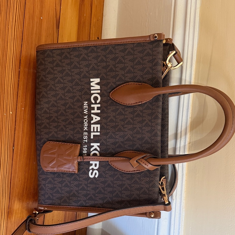 Michael Kors Bag and matching wallet in Rich Brown and Tan - Picture 2 of 6